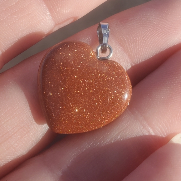 New Gold Sunstone Sandstone Heart Shaped Pendant. - Picture 4 of 8